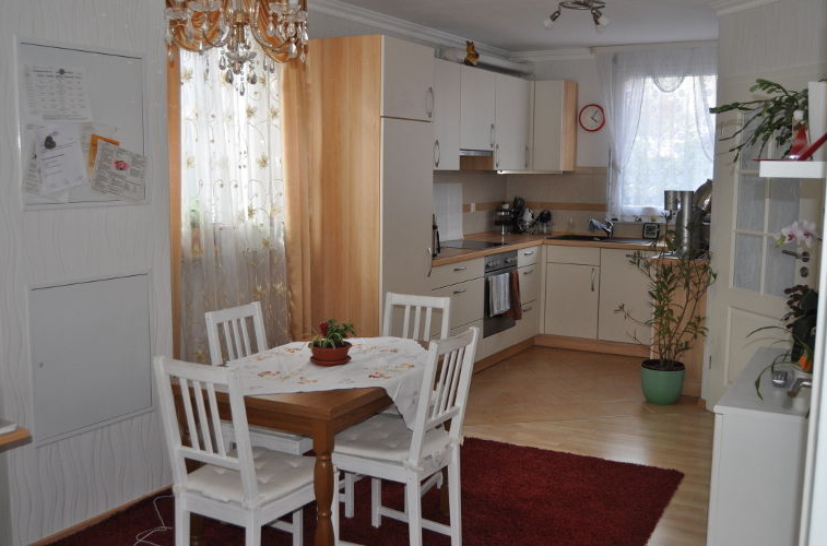 Esszimmer und Küche